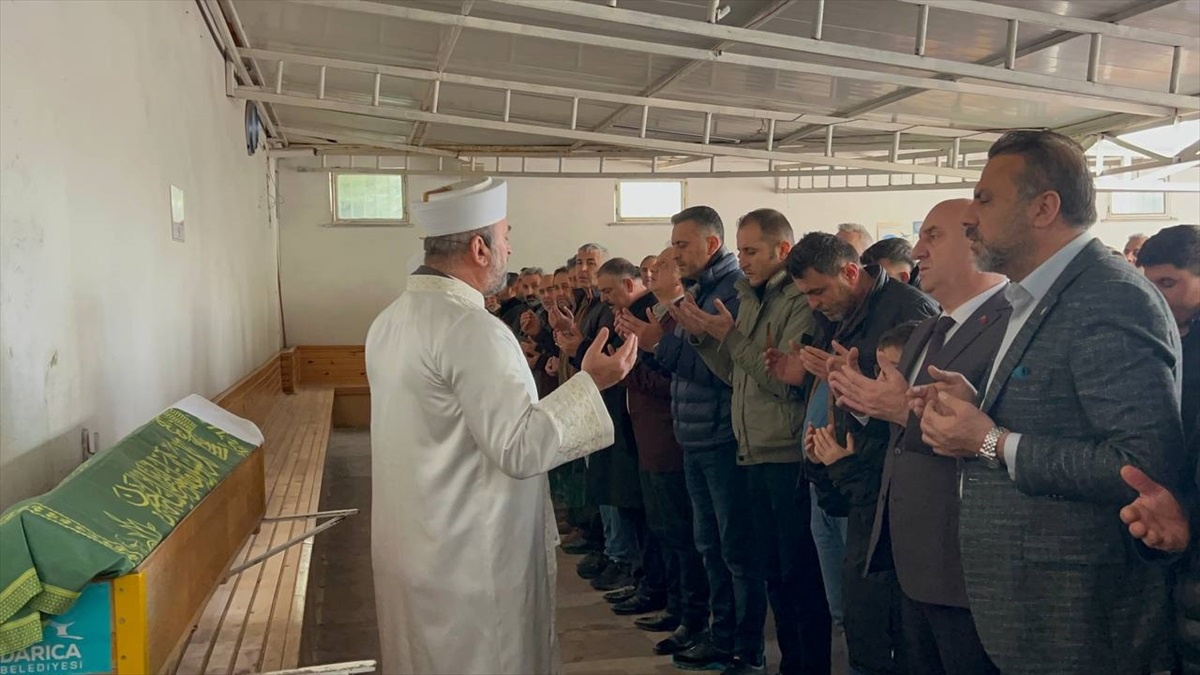 Darıca\'da iş makinesi kazasında hayatını kaybeden bebeğin cenazesi defnedildi