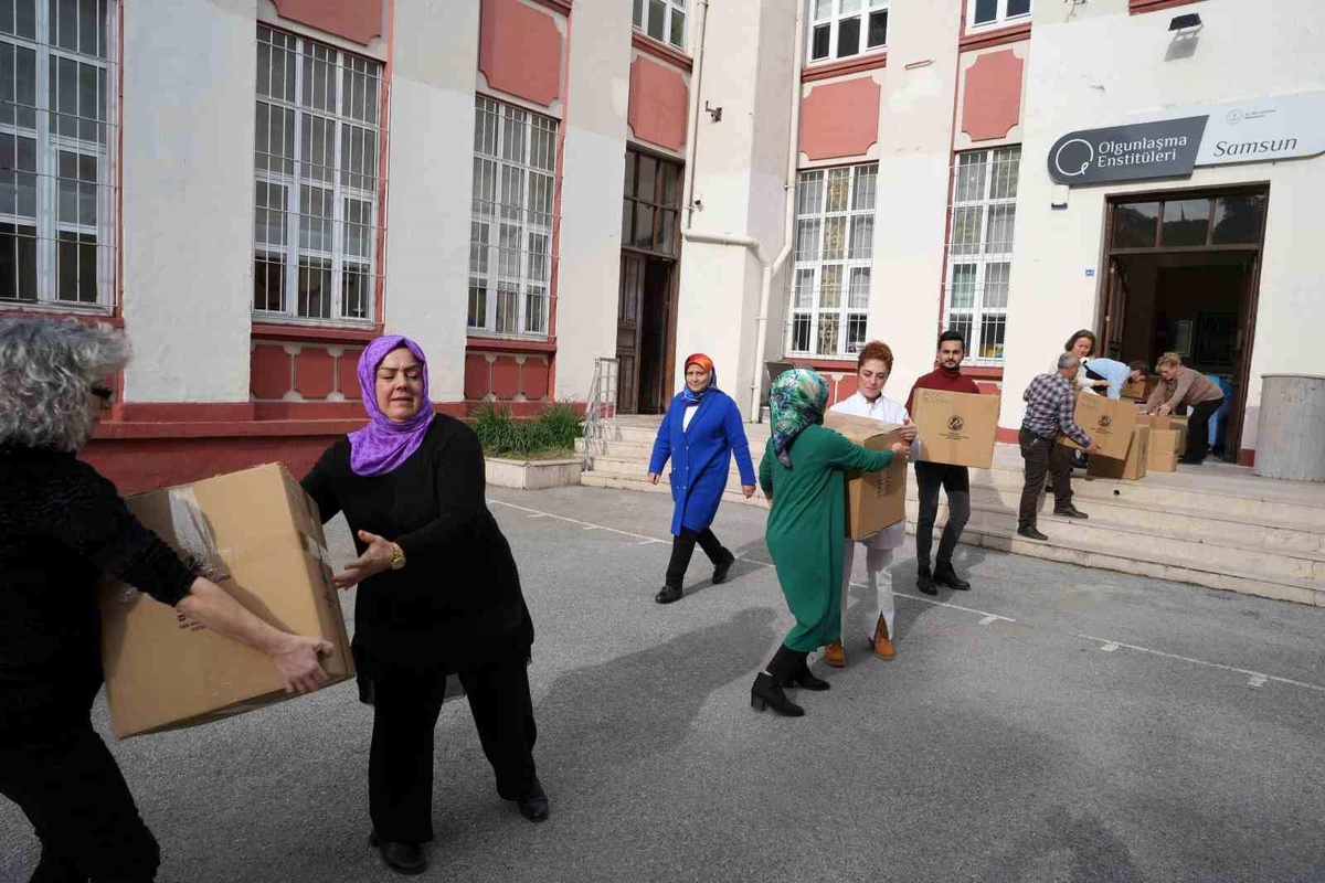 Samsun\'dan Gazzeli Çocuklara Yardım Tırı Yola Çıktı