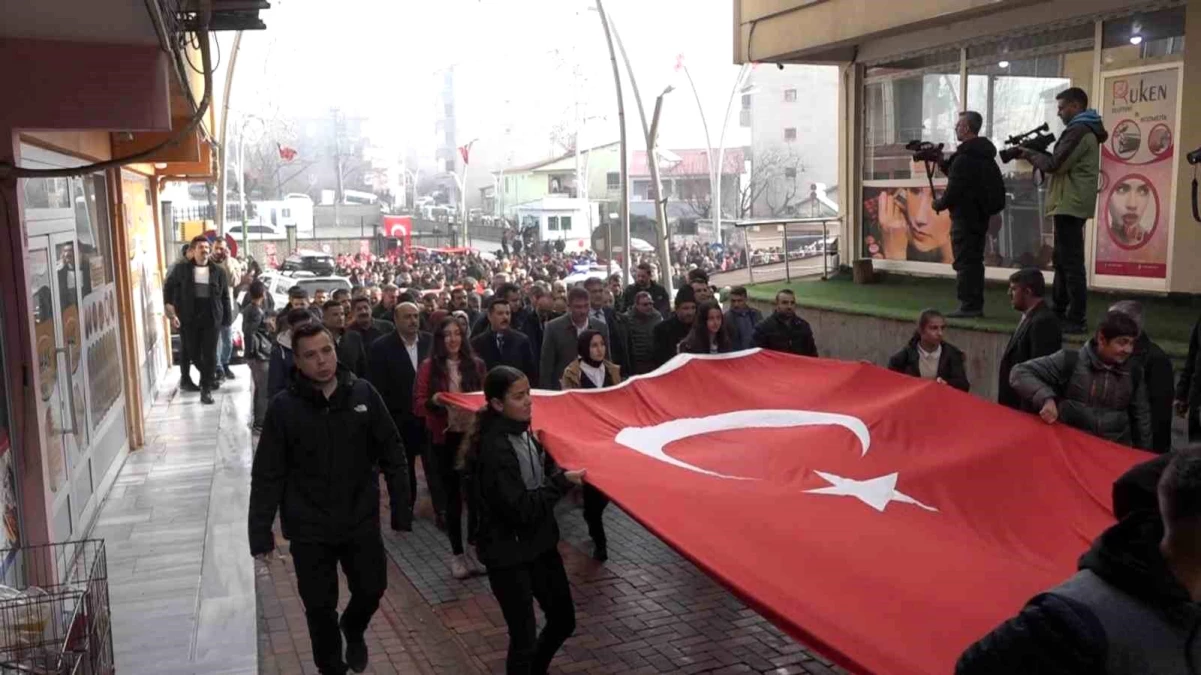 Diyarbakır\'ın Kulp ilçesinde şehitlere saygı yürüyüşü düzenlendi
