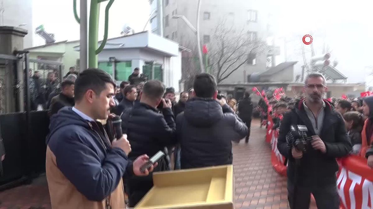 Diyarbakır'da 'Kahrolsun PKK' sloganlarıyla şehitlere saygı yürüyüşü düzenlendi