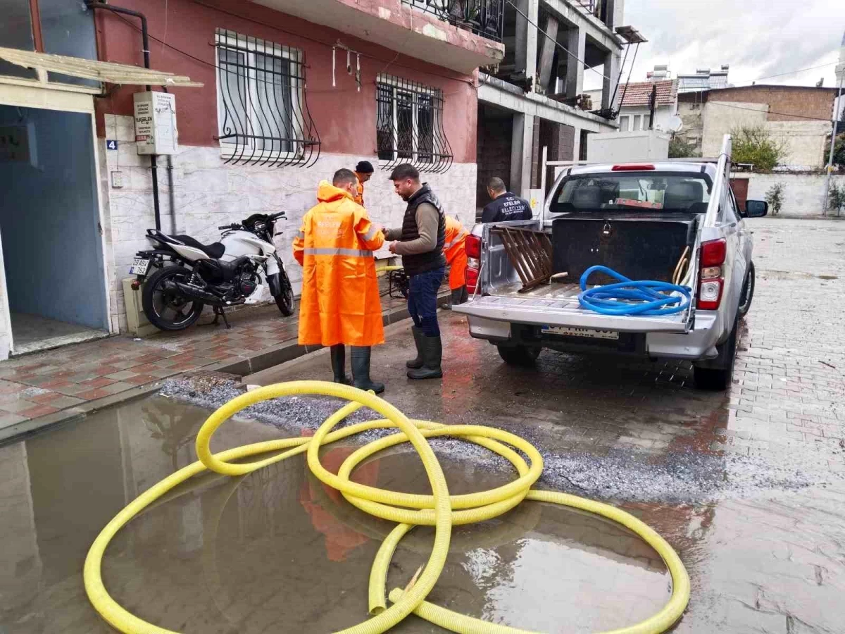 Efeler Belediyesi, Su Baskınlarından Mağdur Olan Vatandaşlara Yardım Etti