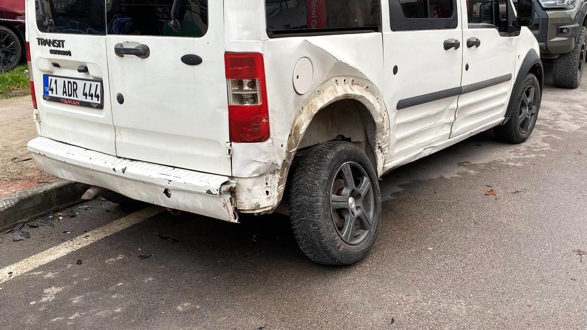Uyuşturucu Satıcıları Jandarma Peşinde Kaza Yaptı