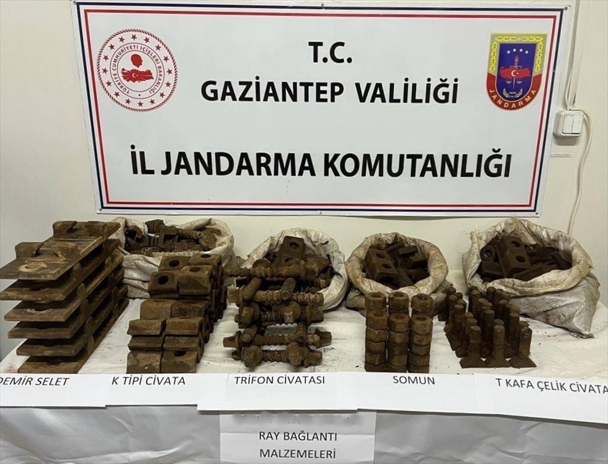 Gaziantep\'te Tren Rayı Hırsızlığına Suçüstü Yakalanan 2 Şüpheli