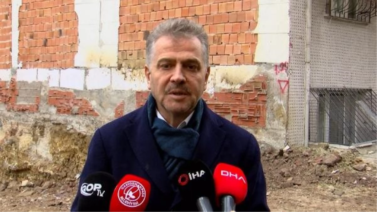 Gaziosmanpaşa\'da İnşaatın Hafriyat Çalışması Sonrası Binalar Tahliye Edildi