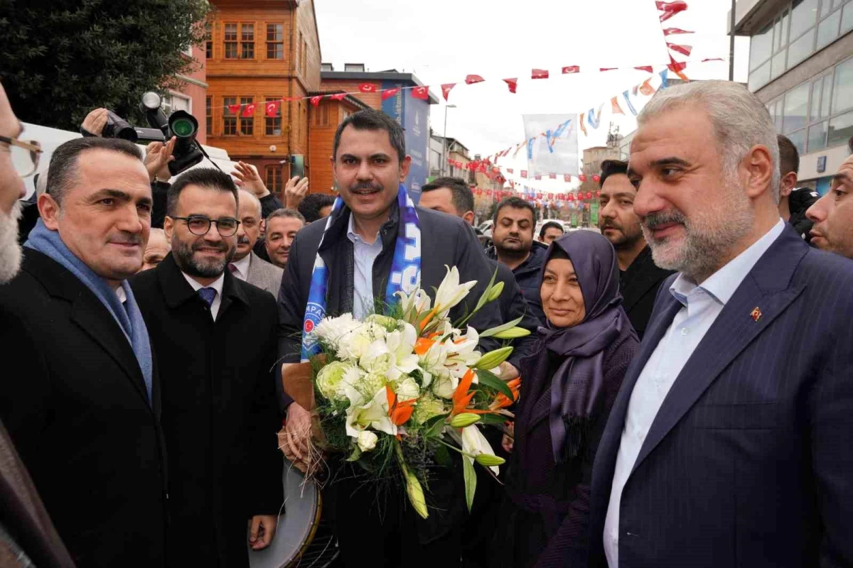 Cumhur İttifakı\'nın İBB Başkan Adayı Murat Kurum, Beyoğlu AK Parti İlçe Başkanlığı\'nı ziyaret etti
