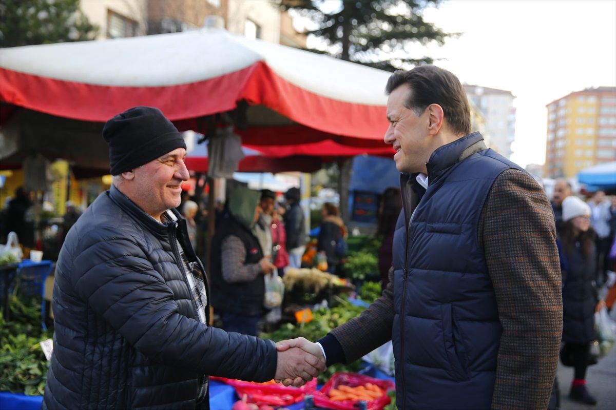 İdris Nebi Hatipoğlu, Eskişehir\'de pazar esnafı ve vatandaşları dinledi