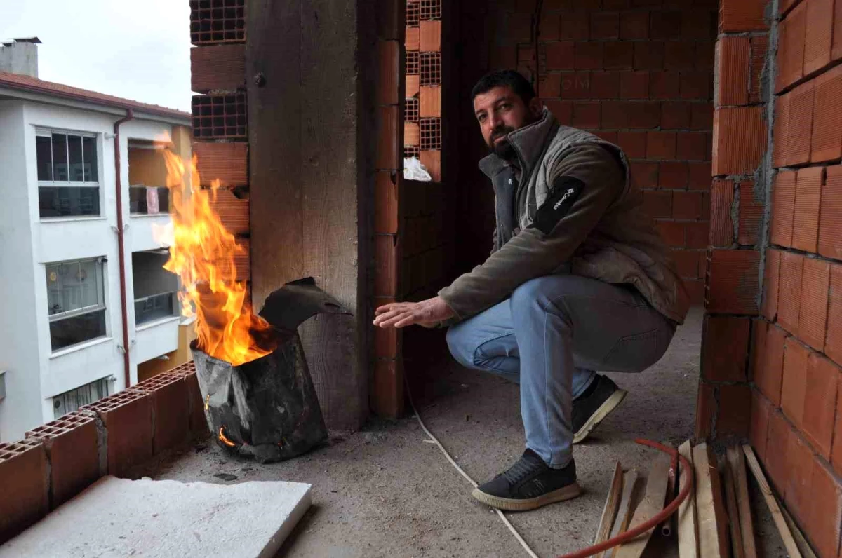 Eskişehir\'de İnşaat İşçileri Soğuk Hava Koşullarına Karşı Mücadele Ediyor