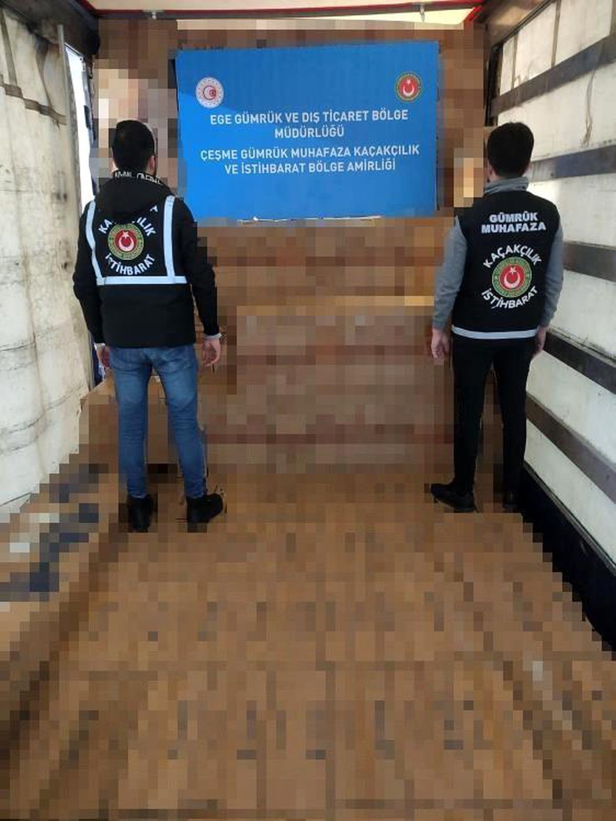 İtalya\'dan İzmir\'e kaçak sigara operasyonu: 1 milyon paket ele geçirildi