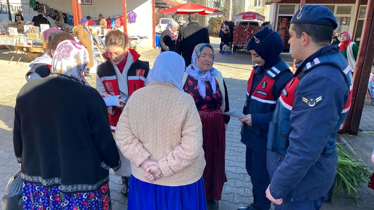 Afyonkarahisar\'da jandarma ekipleri tarafından 300 vatandaşa KADES hakkında bilgilendirme yapıldı