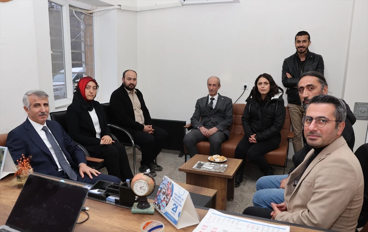 Kahramanmaraş Valisi Mükerrem Ünlüer, Anadolu Ajansı Kahramanmaraş Bürosu\'nu ziyaret etti