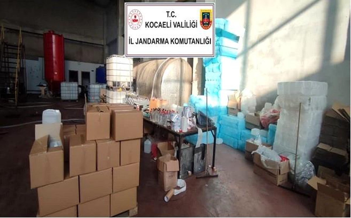 Kocaeli\'de 16 Ton Etil Alkol Ele Geçirildi