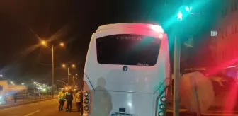 Gölcük'te Midibüsler Çarpıştı: 1 Yaralı