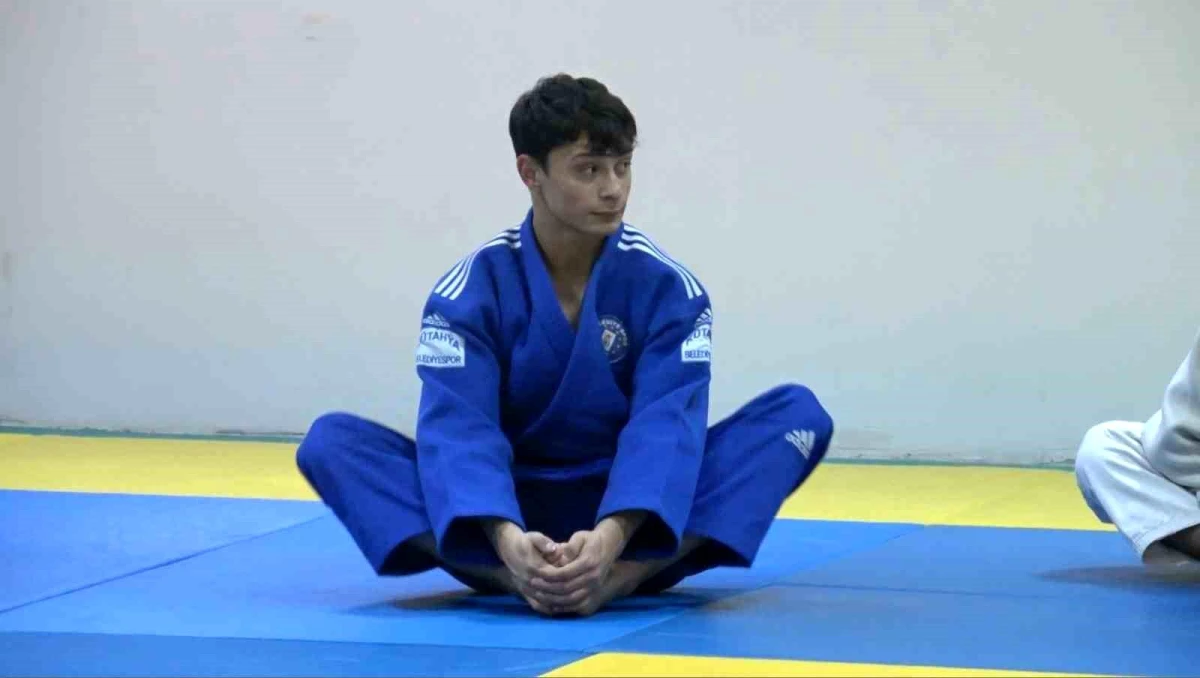 Kütahya\'yı temsil eden Ahmet Erdem Ay, Okullar Arası Judo Türkiye Şampiyonasında 2. oldu