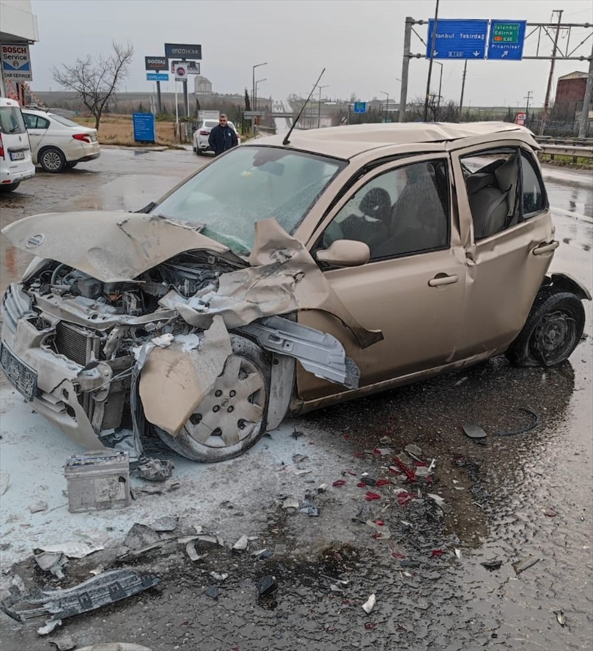 Lüleburgaz\'da 3 aracın karıştığı trafik kazasında 2 kişi yaralandı