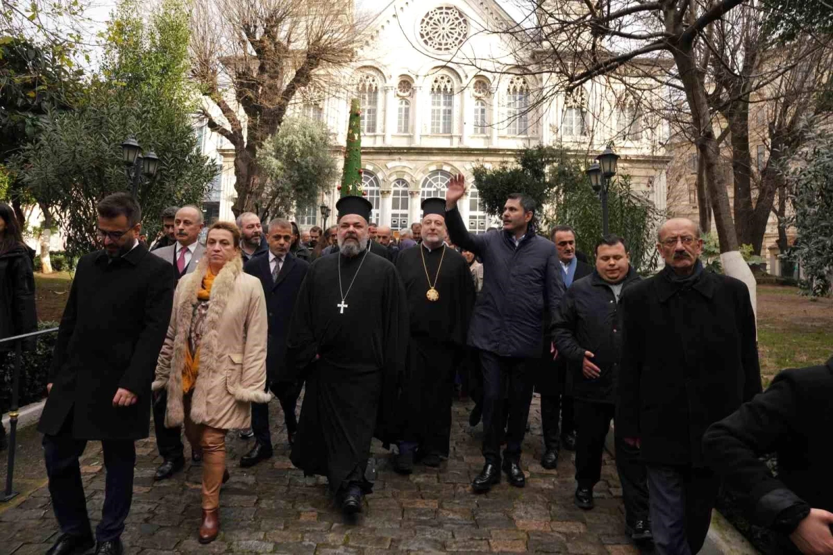 Murat Kurum, Aya Triada Rum Ortodoks Kilisesi\'ni ve Beyoğlu esnafını ziyaret etti