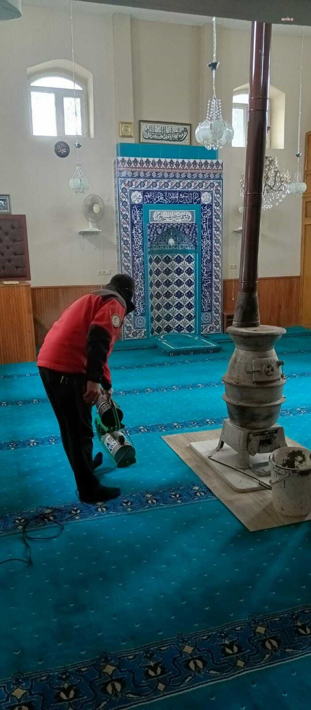 Odunpazarı Belediyesi Camilerde Dezenfeksiyon ve İlaçlama Çalışması Yaptı