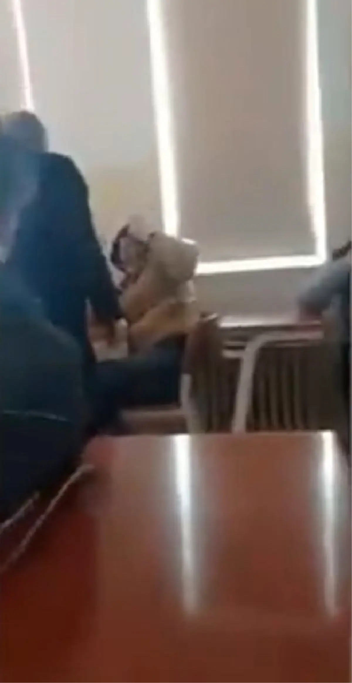 Öğrenciye Darbeden Öğretmene Para Cezası, Hakaretten Beraat