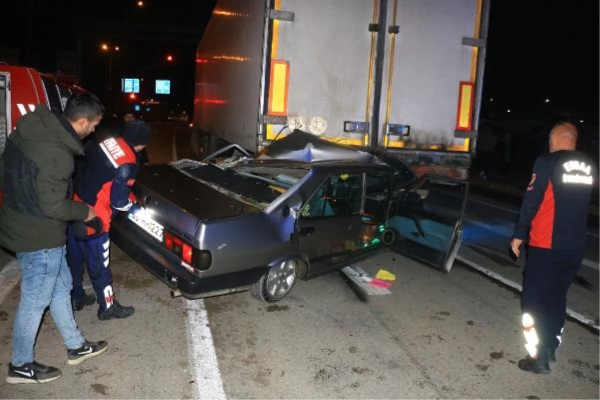 Erbaa\'da TIR\'a arkadan çarpan otomobilin sürücüsü yaralandı