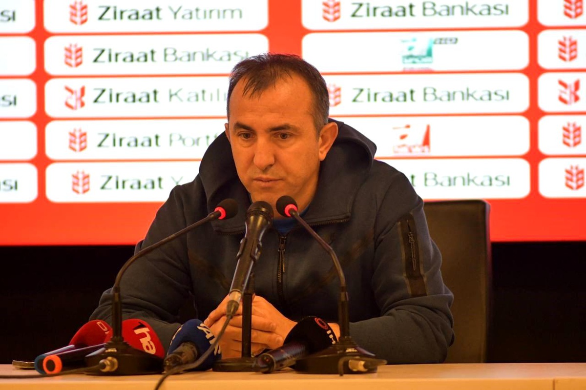 Kayserispor Teknik Direktörü Recep Uçar: \'Saçma sapan geçişten yediğimiz bir golle maçı kaybettik\'