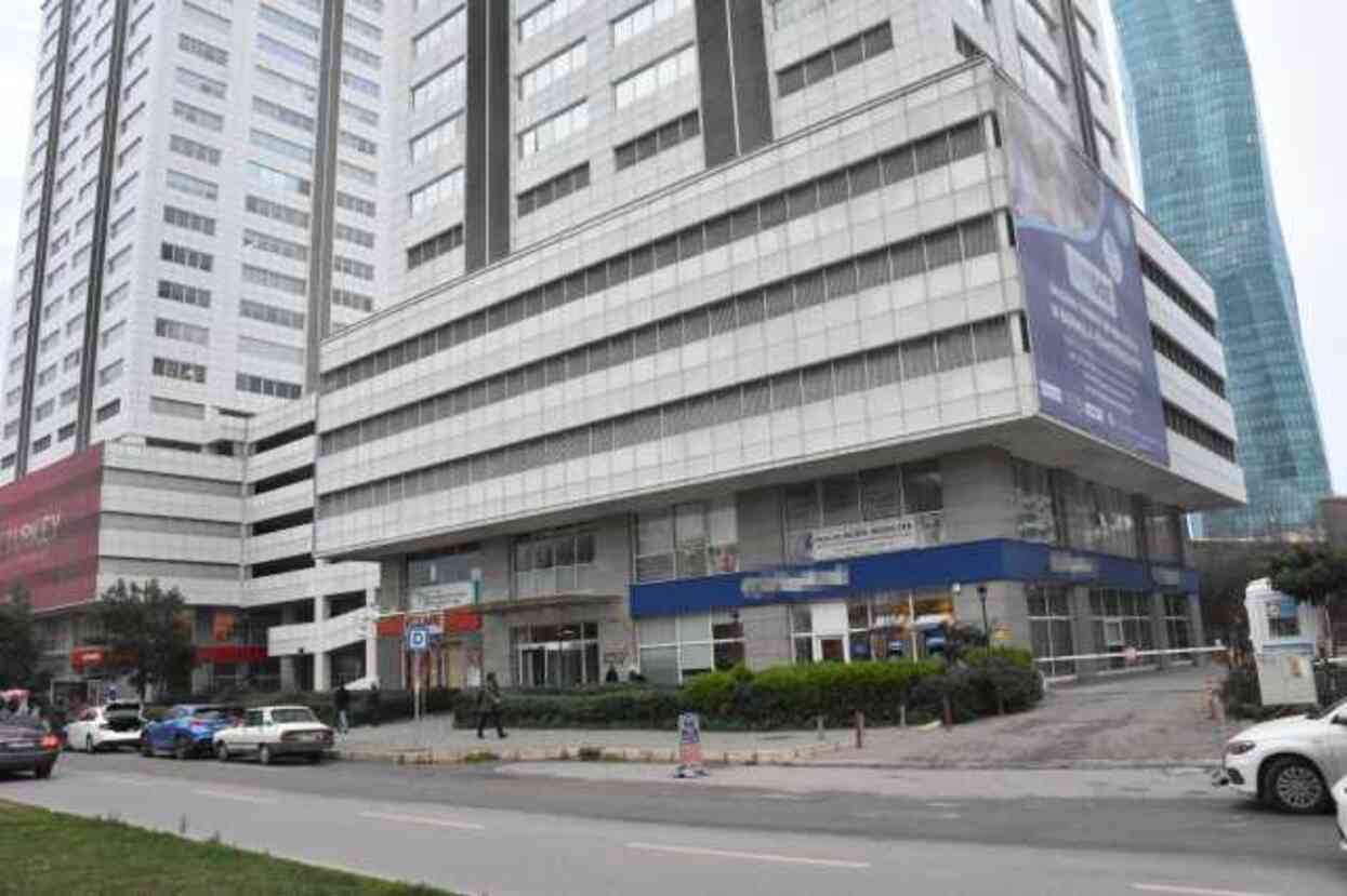 Reklam tabelası asmak için çıktıkları plazanın 10. katından düşen 2 işçi hayatını kaybetti Reklam tabelası asmak için çıktıkları plazanın 10. katından düşen 2 işçi hayatını kaybetti