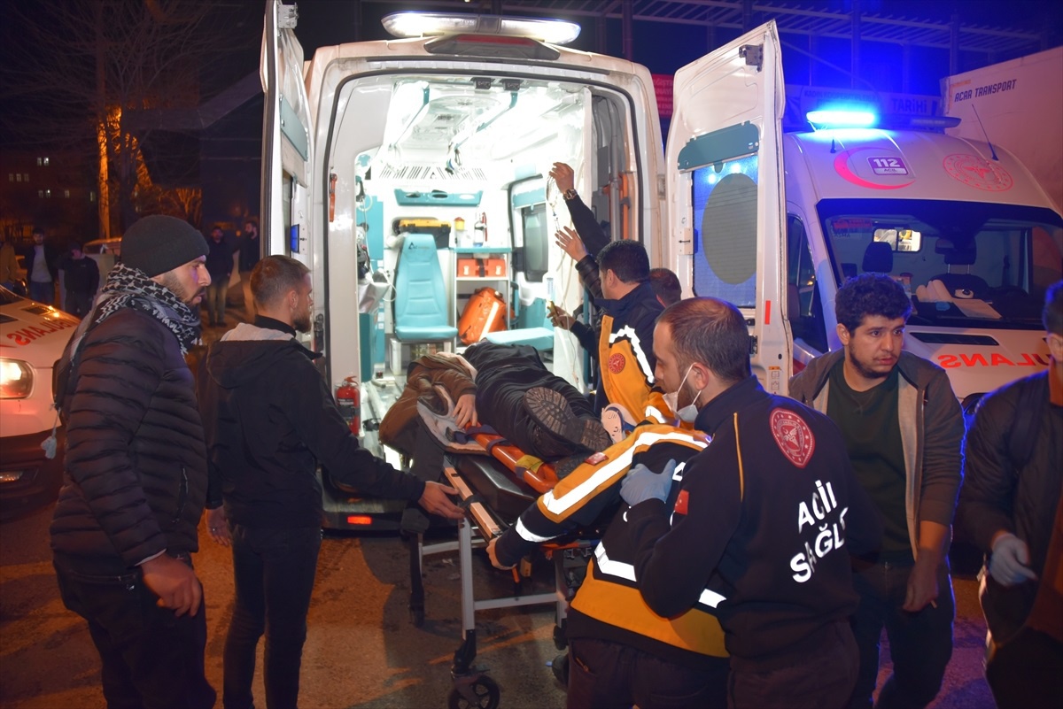 Şanlıurfa\'da tır-otomobil çarpışması: 1 ölü, 4 yaralı