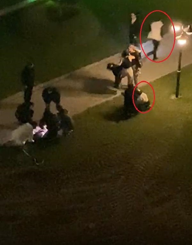 Şarkıcı Esra Akman'ın kardeşi 11. kattan düşüp ölmüştü! Olay sonrası yaşanan acı kamerada Şarkıcı Esra Akman'ın kardeşi 11. kattan düşüp ölmüştü! Olay sonrası yaşanan acı kamerada