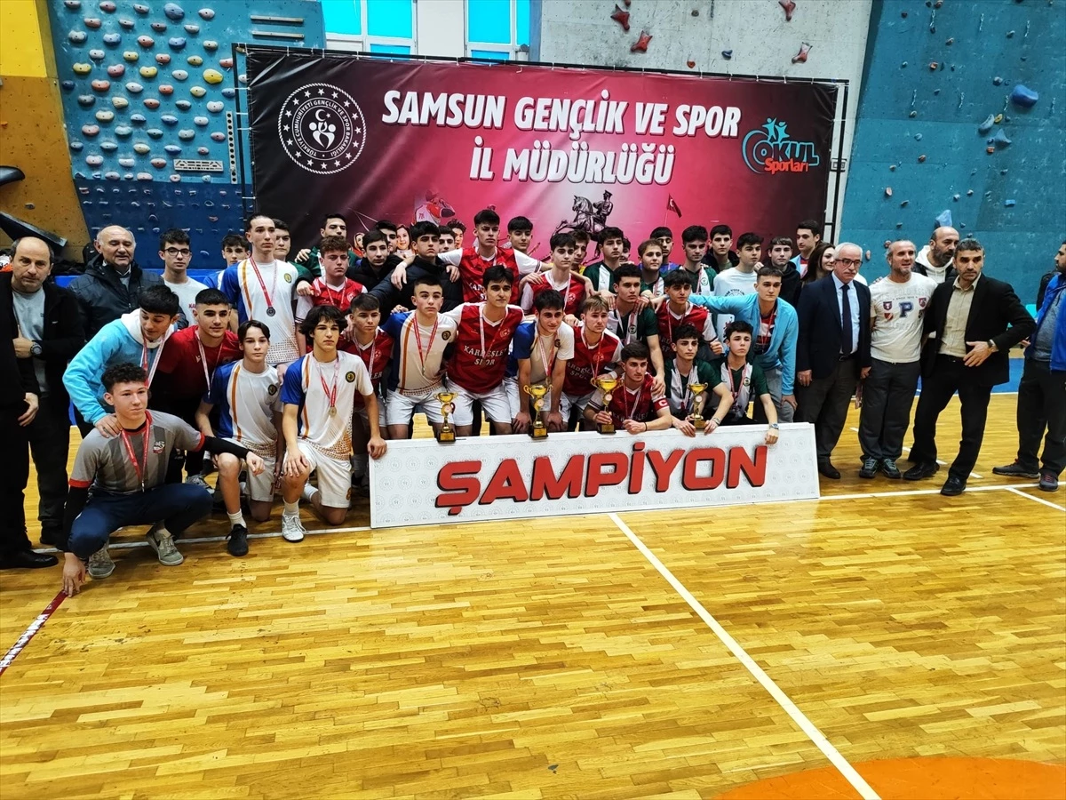 Tekkeköy Necati Akçağlılar Anadolu Lisesi Genç Erkekler Futsal İl Birincisi
