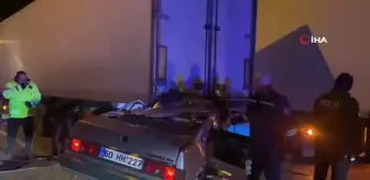 Tokat'ta Tofaş otomobil tıra ok gibi saplandı: Araçta sıkışan sürücüyü itfaiye kurtardı