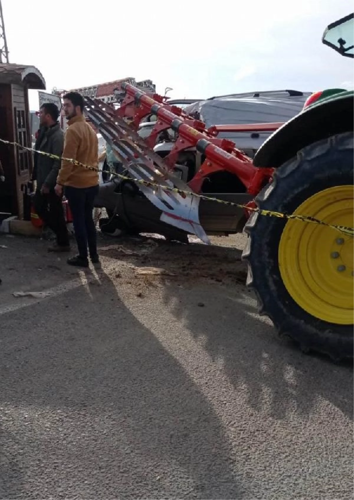 Niğde\'de traktöre çarpan araç sürücüsü polis memuru hayatını kaybetti