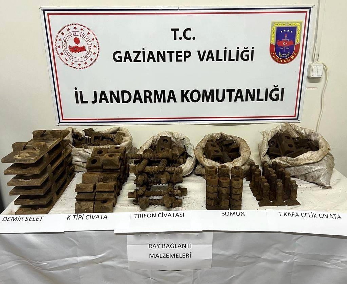 Gaziantep\'te Tren Rayı Hırsızları Suçüstü Yakalandı