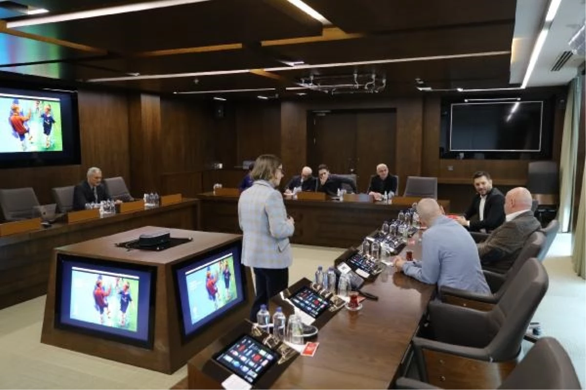 UEFA Yetkilileri Türkiye Futbol Federasyonu\'nu ziyaret etti