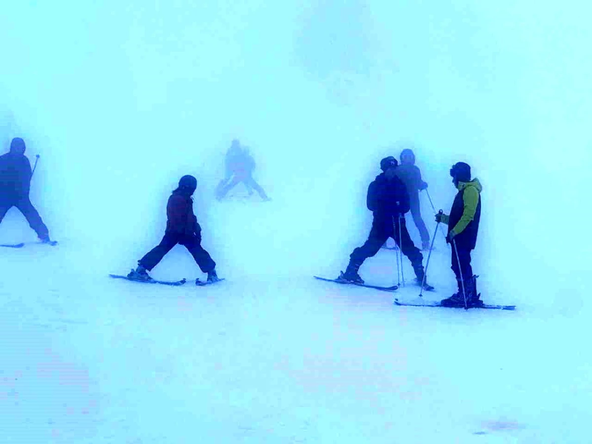 Uludağ\'da Yoğun Sis Nedeniyle Kayak Pistleri Kapatıldı