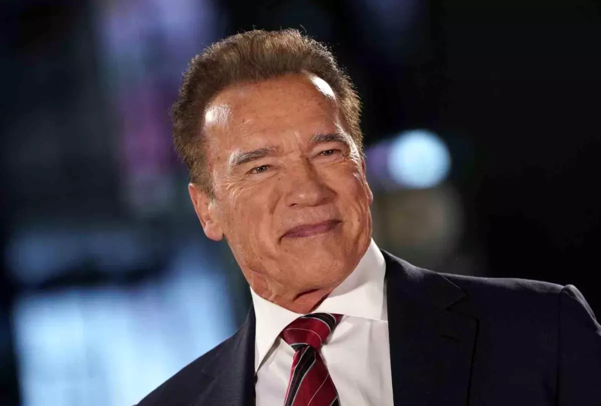 Arnold Schwarzenegger, Gümrükte Lüks Saati Nedeniyle Alıkonuldu