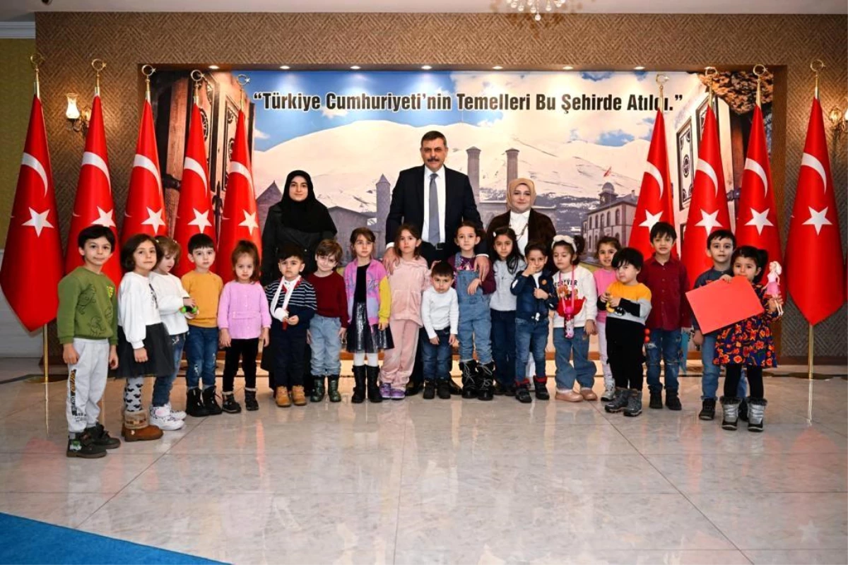 Erzurum Valisi Mustafa Çiftçi Minik Konuklarını Ağırladı