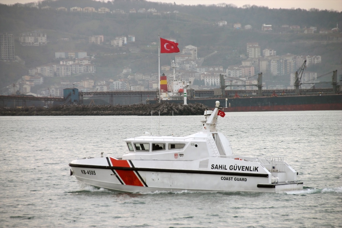 Zonguldak\'ta batan gemide kayıp 7 kişinin arama çalışmaları devam ediyor