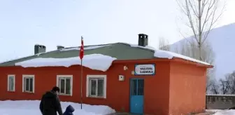 Van ilçesinde tek öğrencili okulda karne heyecanı