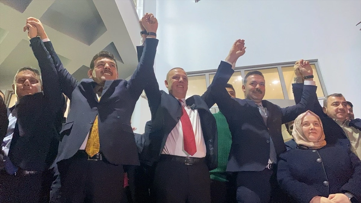 AK Parti\'nin Karabük ve Zonguldak Belediye Başkan adayları meşalelerle karşılandı
