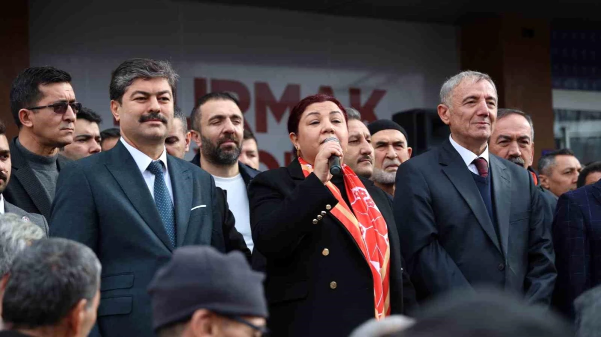 AK Parti\'nin Kırşehir Belediye Başkan Adayı Osman Arslan, dualarla karşılandı