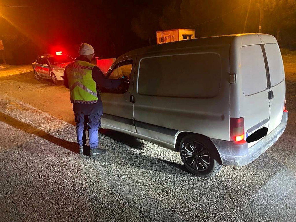 Balıkesir\'de Jandarma Ekipleri 8 Şahsı Gözaltına Aldı
