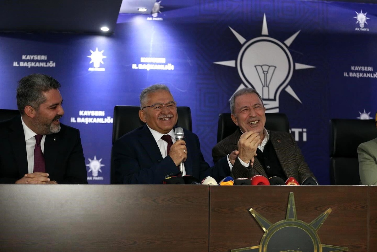 Büyükşehir Belediye Başkanı Dr. Memduh Büyükkılıç, AK Parti Kayseri İl Başkanlığı\'na Nezaket Ziyaretinde Bulundu