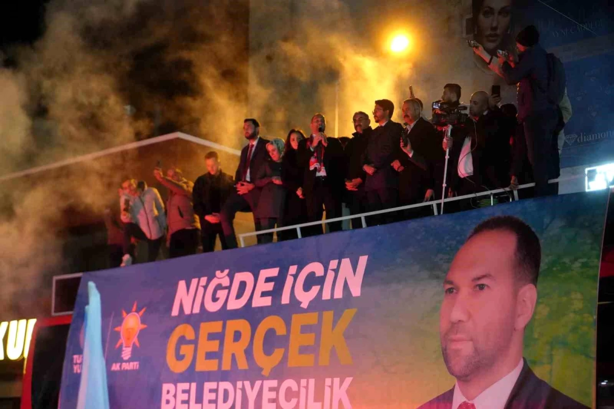 AK Parti\'nin Niğde Belediye Başkan Adayı Emrah Özdemir Coşkuyla Karşılandı