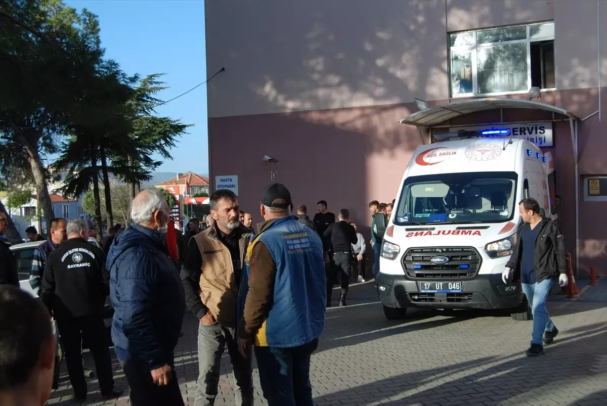 Çanakkale'de Motosiklet Kazası: 3 Kişi Yaralandı