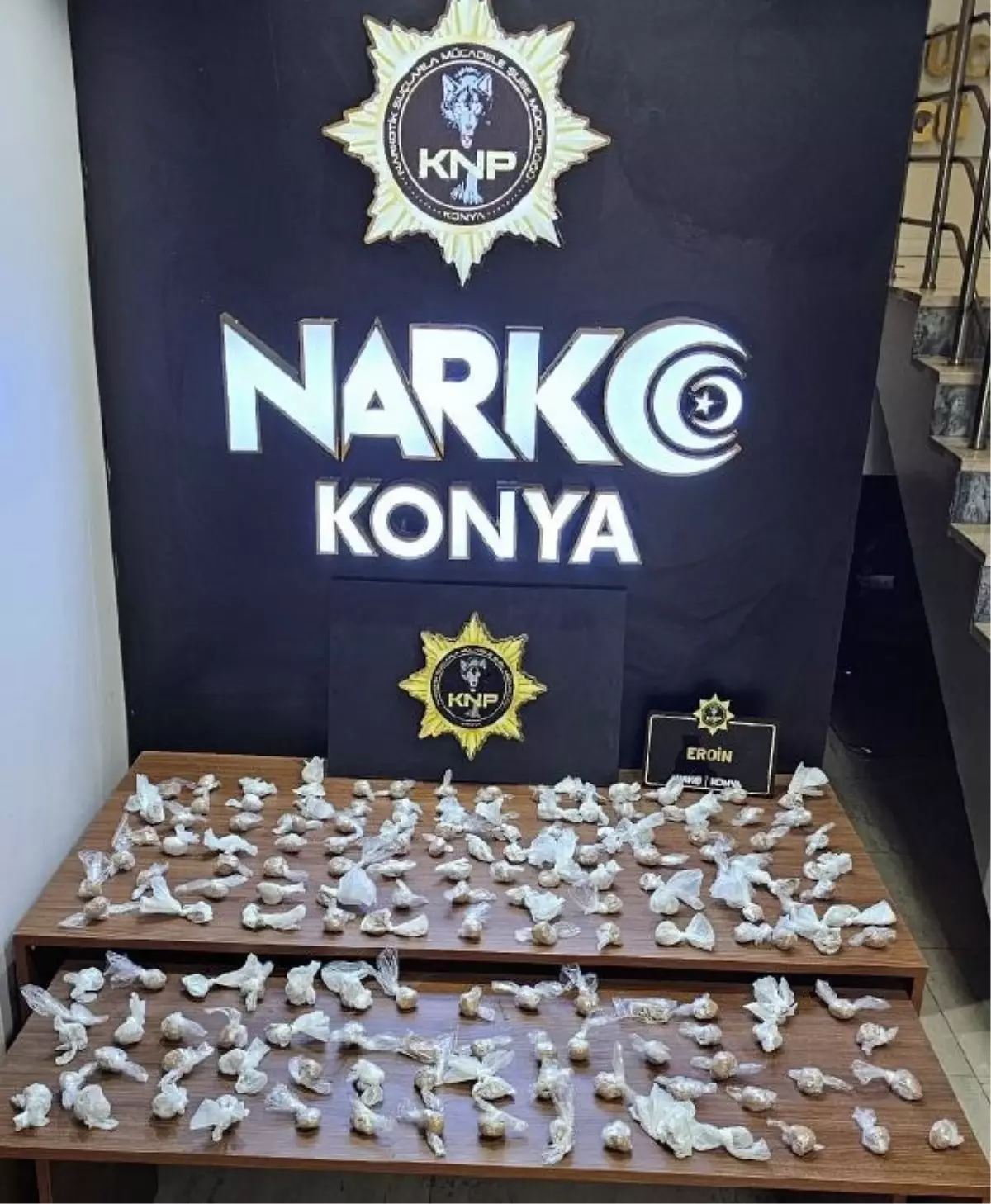 Konya'da Şüpheli Kişinin Üzerinde 1 Kilo 570 Gram Eroin Ele Geçirildi