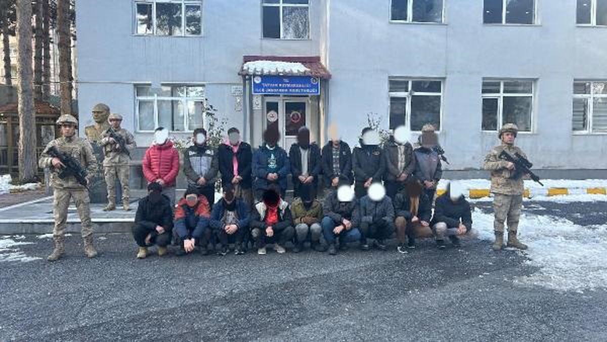 Bitlis'te 18 Afganistan uyruklu kaçak yakalandı, 1 kişi tutuklandı