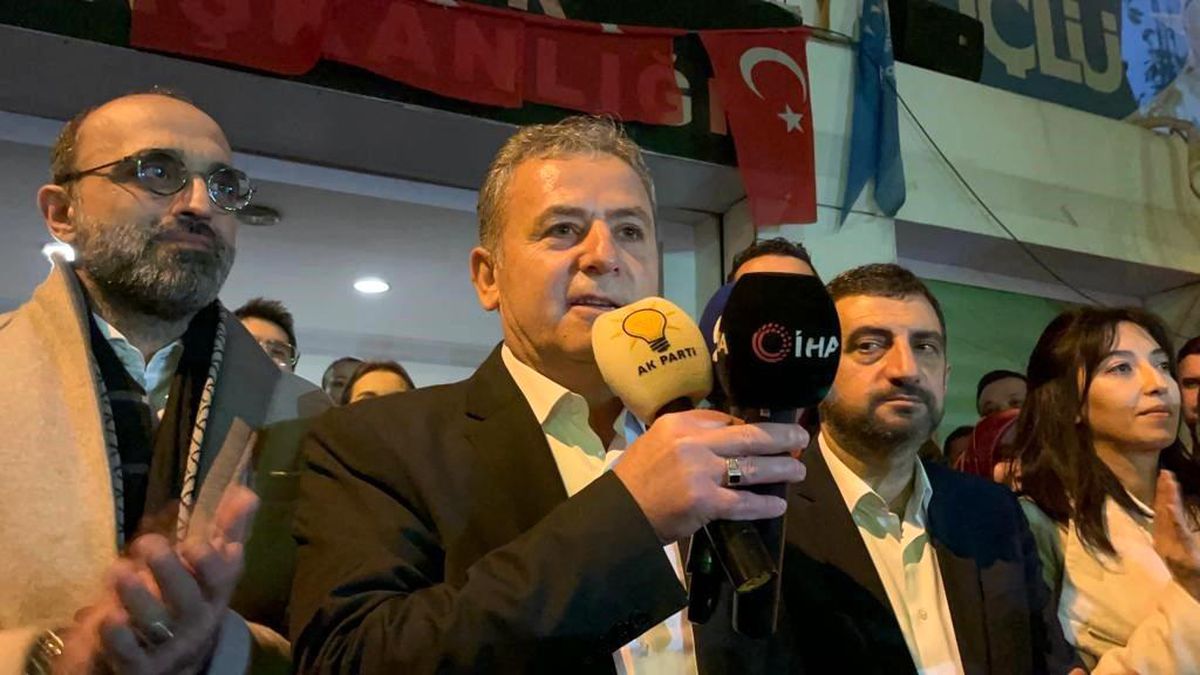 Burdur\'da AK Parti Belediye Başkan Adayı Şimşek\'e coşkulu karşılama düzenlendi