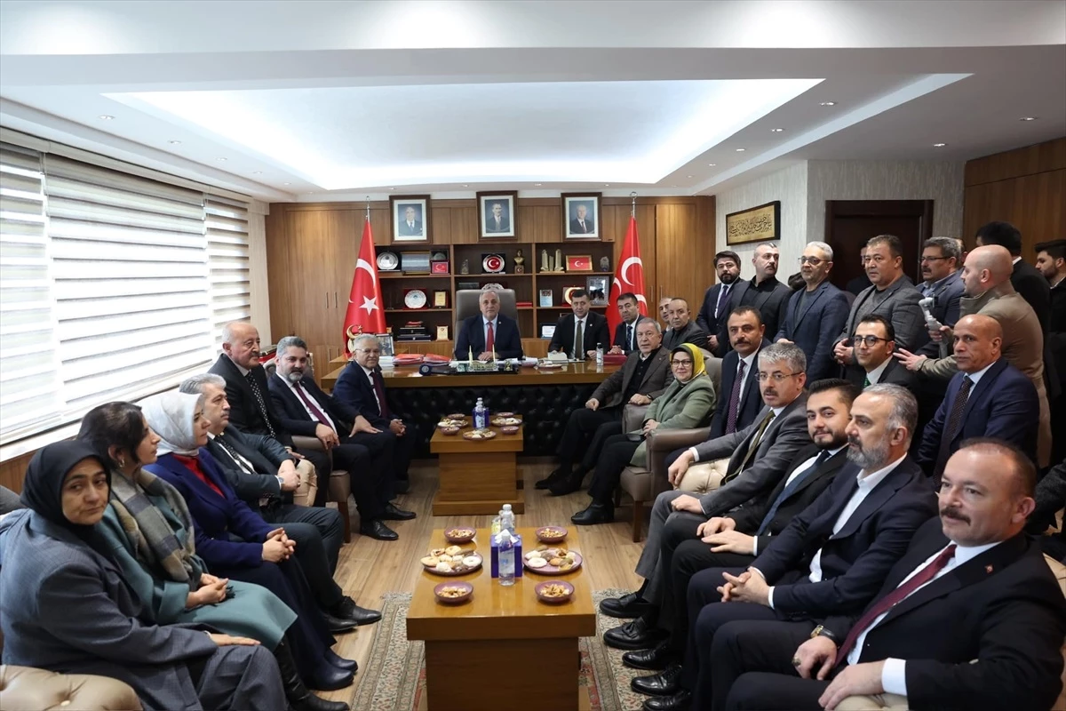 Başkan Büyükkılıç, AK Parti ve MHP il başkanlıklarını ziyaret etti