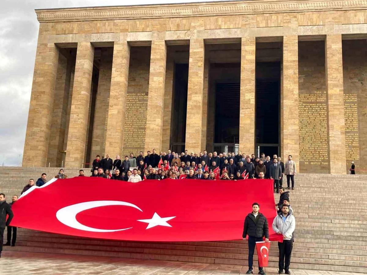 Cumhur İttifakı Ankara Büyükşehir Belediyesi Adayı Turgut Altınok, Anıtkabir\'i ziyaret etti