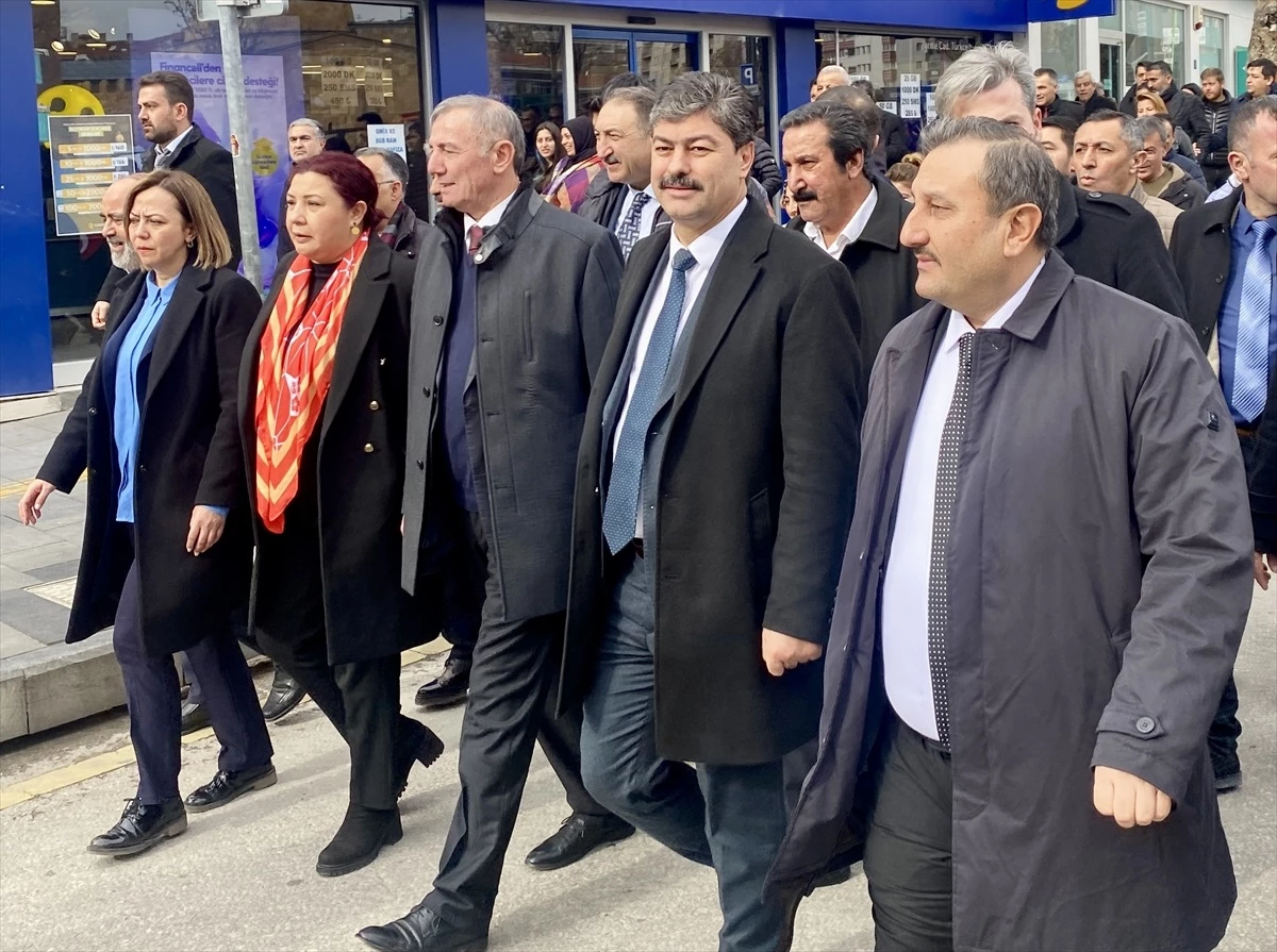 Cumhur İttifakı\'nın Kırşehir belediye başkan adayı Osman Arslan, vatandaşlarla buluştu