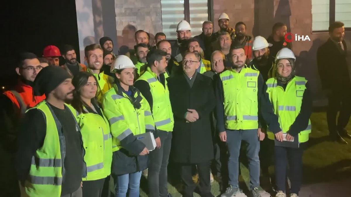 Deprem Bölgesinde Çalışmalar Aralıksız Devam Ediyor