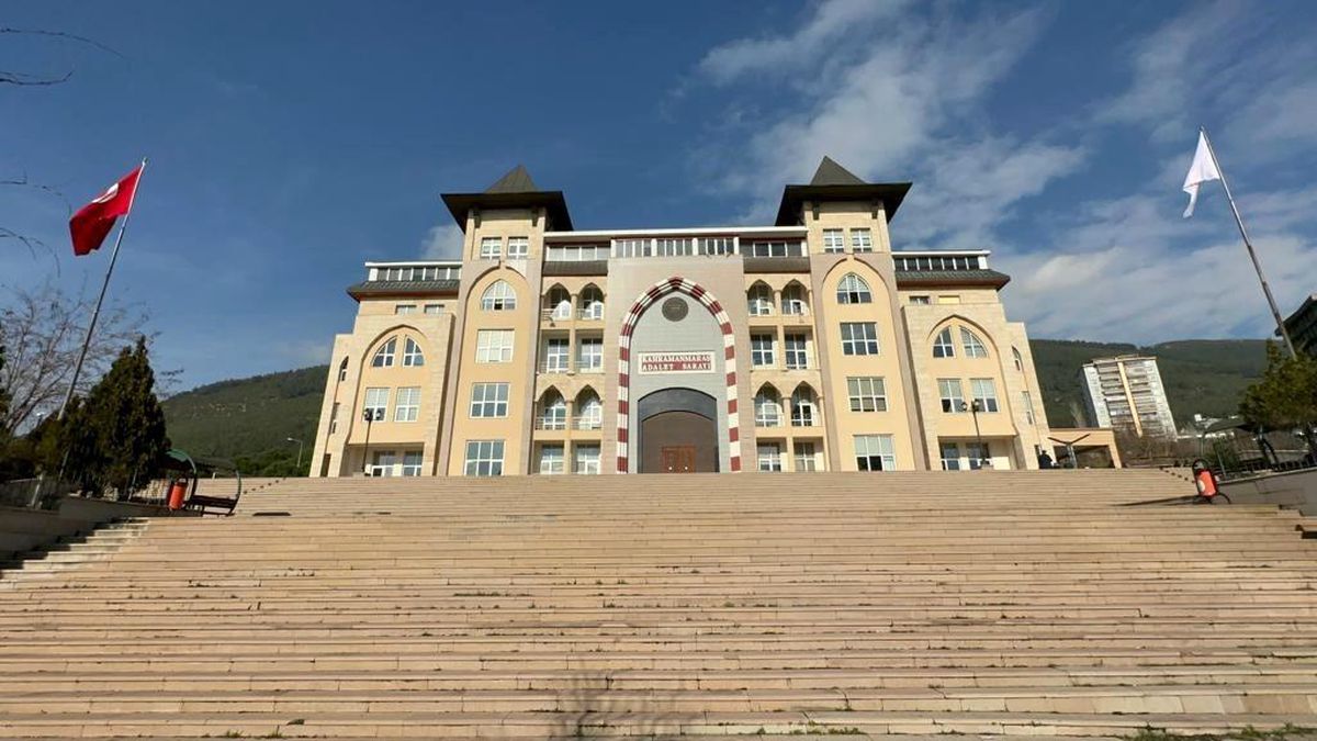 Kahramanmaraş\'ta meydana gelen depremde bin 400 kişi hayatını kaybetti